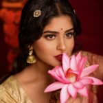Sunmeera Nagesh Instagram – Laal.
.
Makeup:@glamupwithjyoti 
Picture Credit:@yuvraj_bhuban