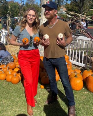 Sunny Mabrey Instagram - Most mature kids at the pumpkin patch honestly 🍂🎃👻

#fall #autumn #nature #spookyseason #halloween #love #fallvibes #october #autumnvibes #pumpkin #pumpkins #pumpkinpatch #autumncolors