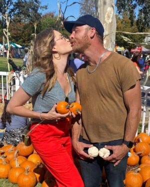 Sunny Mabrey Instagram - Most mature kids at the pumpkin patch honestly 🍂🎃👻

#fall #autumn #nature #spookyseason #halloween #love #fallvibes #october #autumnvibes #pumpkin #pumpkins #pumpkinpatch #autumncolors