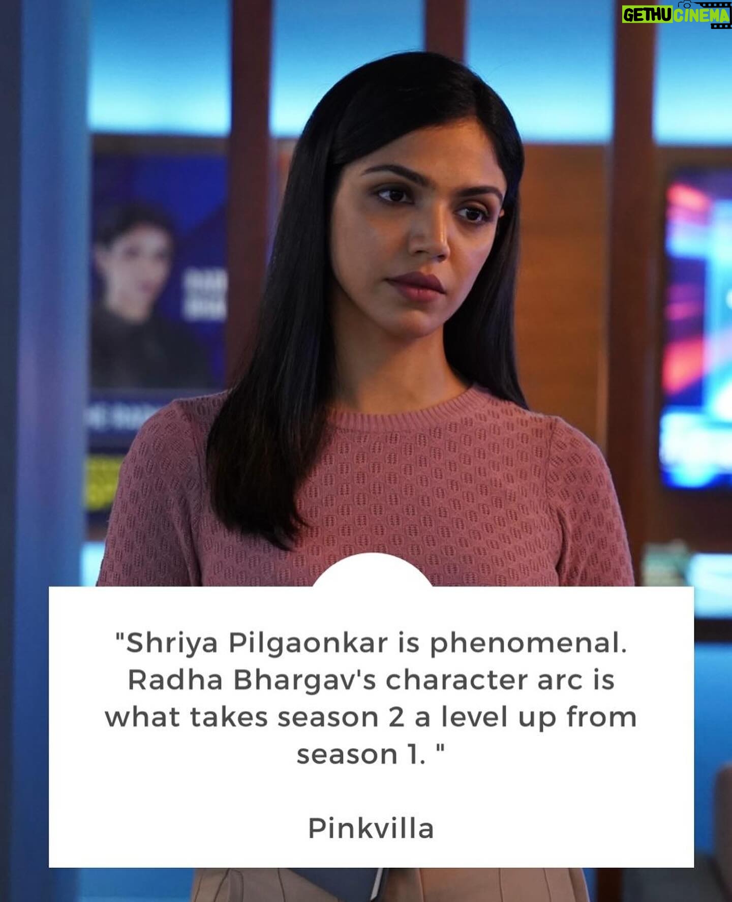 Supriya Pilgaonkar Instagram - I am so so so delighted to see my daughter @shriya.pilgaonkar doing her job so well , š„¹standing tall with her amazing costars @jaideepahlawat @iamsonalibendre , each of them have helped her grow. Broken news season 2 on zee5 is special for me as on this Motherās Day a mother has become a fan of her daughter . My blessings to you Shriya .ā„ļø Those who havenāt watched . Do watch S 1 and S 2 of The Broken News on @zee5