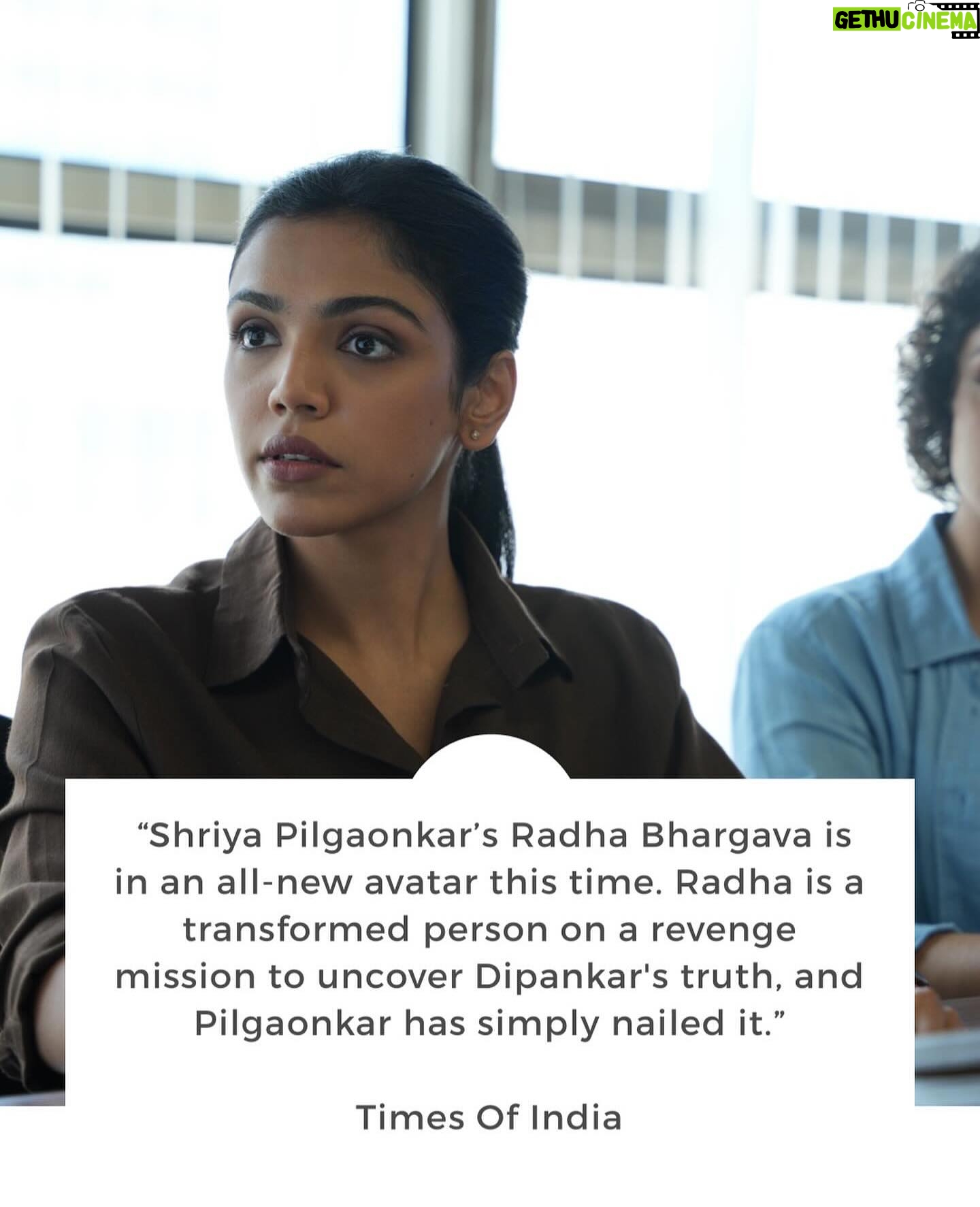 Supriya Pilgaonkar Instagram - I am so so so delighted to see my daughter @shriya.pilgaonkar doing her job so well , š„¹standing tall with her amazing costars @jaideepahlawat @iamsonalibendre , each of them have helped her grow. Broken news season 2 on zee5 is special for me as on this Motherās Day a mother has become a fan of her daughter . My blessings to you Shriya .ā„ļø Those who havenāt watched . Do watch S 1 and S 2 of The Broken News on @zee5