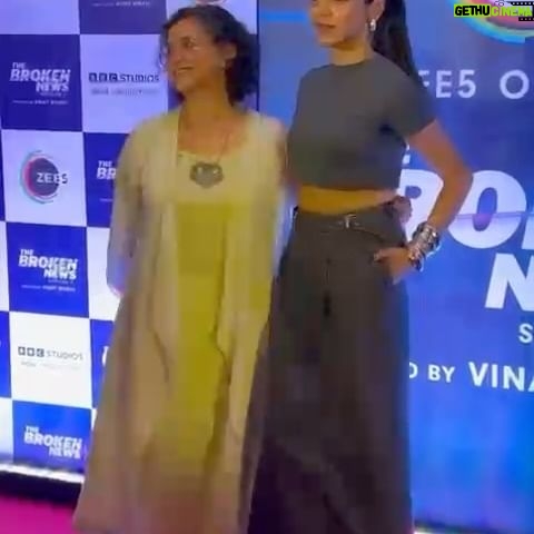 Supriya Pilgaonkar Instagram - I am so so so delighted to see my daughter @shriya.pilgaonkar doing her job so well , š„¹standing tall with her amazing costars @jaideepahlawat @iamsonalibendre , each of them have helped her grow. Broken news season 2 on zee5 is special for me as on this Motherās Day a mother has become a fan of her daughter . My blessings to you Shriya .ā„ļø Those who havenāt watched . Do watch S 1 and S 2 of The Broken News on @zee5