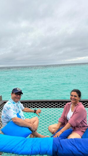 Supriya Pilgaonkar Instagram - Baithe Baithe Kya Karien …

Beautiful @coco_resorts in Maldives 🌊💙