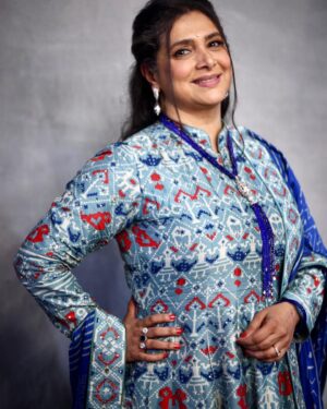 Supriya Pilgaonkar Instagram - At @star_pravah event  Me honar superstar Maha antim Sohola.  Jewellery by @gunjancowlagidesignstudio
Styled by @shalmalee_t
PC :- @shruu_t