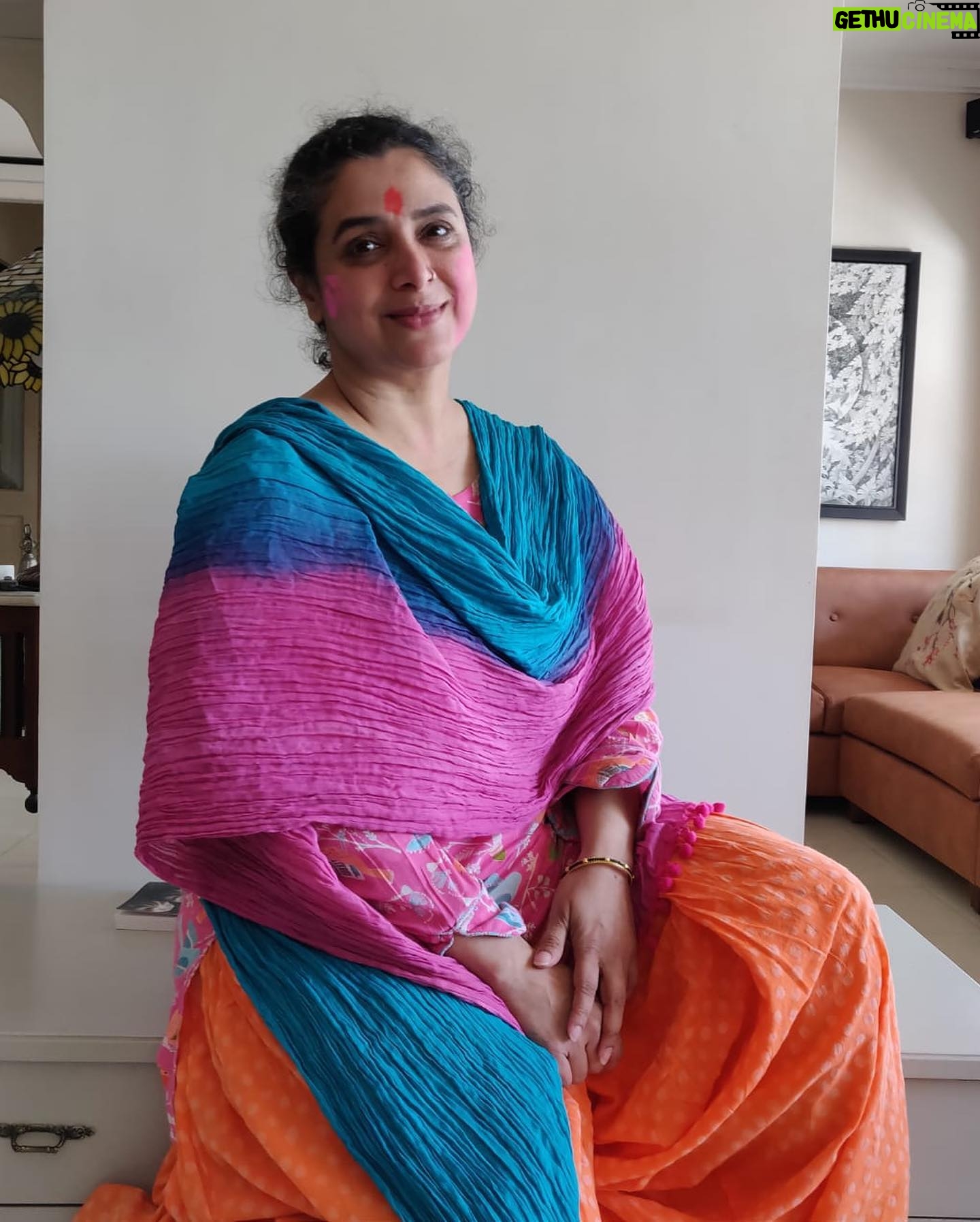 Supriya Pilgaonkar Instagram - Little colour here and there means no harm ... hope you all had a great day