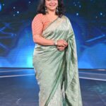 Supriya Pilgaonkar Instagram – It’s always a great pleasure to be surrounded by talented kids ..with husband in arm 😍on the sets on super dancer 

Outfit:- @trisvaraa 
Jewellery:- @tlmconsultancy 
Styling :- @nidhikurda
