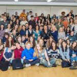 Suranne Jones Instagram - Visiting the @actor_tribe Adult class🙏 Thank you for having me and sharing your stories and asking brilliant questions. ( I’m in that photo somewhere!) Thanks to @jennifer_boardman and @officialleeboardman for asking me to host two master class Q and A’s …. I’ll be back soon. As I patron of 10 years I can highly recommend these classes and the care and commitment of all the teachers. Register at www.actortribe.co.uk All details in link in bio over @actor_tribe