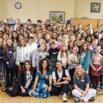 Suranne Jones Instagram - The youth groups @actor_tribe 🙏Thank you for having me and brightening my weekend with your energy and thoughtful conversation. @actor_tribe you are the best! I love meeting your new talent and the ones that have been with you the whole 10 years.👏👏 congratulations on your care and guidance of Manchester’s young budding talent. To register go to www.actortribe.co.uk #patronof10years