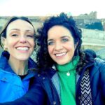 Suranne Jones Instagram - Filling the cup 🌊🌊🌊🐚🐚🐚🧣🧣 @jennifer_boardman