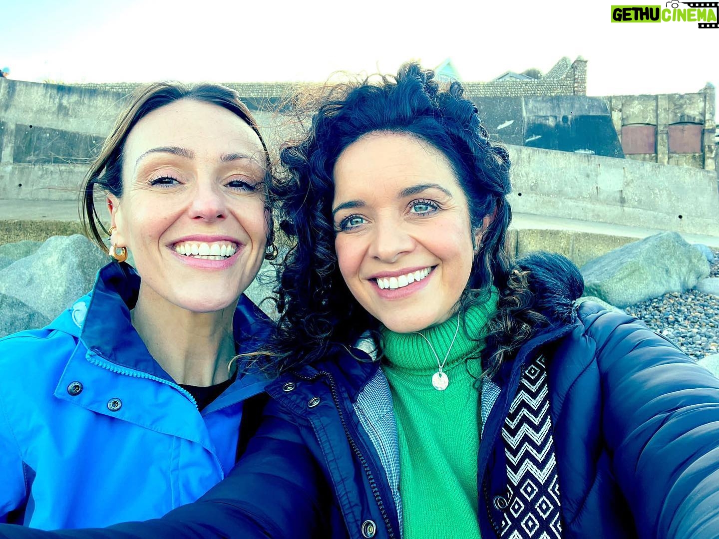 Suranne Jones Instagram - Filling the cup 🌊🌊🌊🐚🐚🐚🧣🧣 @jennifer_boardman