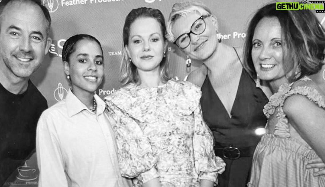Suranne Jones Instagram - Press night. ❤️ @teamakersprod @featherprod Olive, Amy and Lucy ❤️