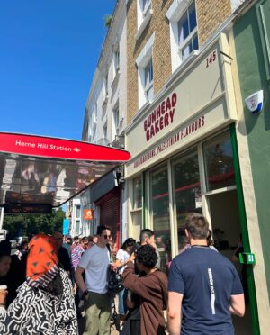 Susan Wokoma Instagram - @stephanieyeboah said ‘South East London, pull up!’ We said ‘Say less 🫡’ Started in 2020 by @bunheadbakes , Palestinian and Black owned @thebunheadbakery aims to spread awareness of Palestinian culture and bring people together through gorgeous tasty baked goods - and 100% of their profits from their ‘We Are Palestinian’ products go to the Palestinian Journalist Syndicate. 

Not an ad or anything. Just spreading the word. 
(The OG Cinnamon is 👌🏿)

(Big queues! Go early!)

#CeasefireNOW 
#freepalestine🇵🇸 
#dulwichroad
#artists4ceasefire
#bakery 
#bakedgoods
#smallbusiness
#palestinianowned
#blackowned