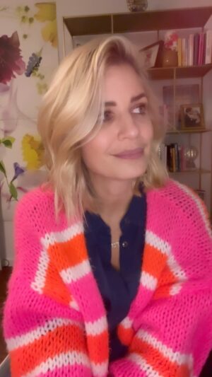 Susan Sideropoulos Instagram - GedankenKarussell… 
Und am Ende die Frage -
Was würde die Liebe sagen? ❤️