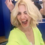Susan Sideropoulos Instagram - Brauchte n bisschen mehr Leichtigkeit - manchmal sind ein paar Strähnen und n Haarschnitt schon ein guter Anfang 😜 #LoveIsInTheHair Natürlich immer nur bei den besten @molarberlin 💙 #unbezahltewerbung #weileinfachgut