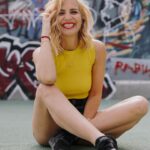Susan Sideropoulos Instagram - Dankbar sein für die kleinen Dinge💛 Heute freue ich mich über den blauen Himmel, die Sonne und den leichten Wind ☀️☀️☀️ Und was hat dir heut schon ein Lächeln geschenkt? #photocredit @farinadeutschmann