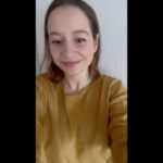 Susan Sideropoulos Instagram - 🥁🥁🥁🥁🥁🥁🥁🥁 Die letzte Folge unserer ersten Staffel #LieblingsFrauen geht zu Ende - mit keiner geringeren als der zauberhaften @sentamusic 💕💕💕 Ohne sie und #LieblingsFrau @thisis.steffde gäbe es diesen wundervollen Podcast gar nicht. Die zwei @sentahood_official Ladies haben meinen Podcast mit mir entwickelt und produziert. Doch mit Senta spreche ich vielmehr über ihre ganz persönliche und unglaublich inspirierende Geschichte. Aus welchen patriarchalen Strukturen sie sich im Musikbusiness gelöst hat und welche neuen musikalischen Wege Sie gegangen ist. Es geht um Mut, Ängste, Wut, Veränderungen und Neuanfänge, das Loslassen von Sicherheit und für sich einstehen. Hört einfach rein, in dieses fantastische und emotionale Finale❤️ #LieblingsFrauen #Podcast #producedBy @sentahood_official Mit jeder Folge gehen 1000 Euro gemeinsam mit dem @eaglescharity zugunsten der #dieArche #unbezahltewerbung #wegenmarkierung