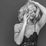 Susan Sideropoulos Instagram - „Selbstbewusstsein geht nicht ohne sich seiner selbst *bewusst* zu sein“ 🖤 #Shooting #Danke @liesafuchsfotografie #LiebeDieseBilder #🤍