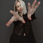 Susan Sideropoulos Instagram - „Steh zu dem was du fühlst. Sag, was du denkst. Sei, wer du sein willst. Und lass die anderen denken, was sie wollen“ Deine Lebenszeit, deine Entscheidungen! Einfach in LOVE mit jedem Bild aus meinem Shooting mit der großartigen @liesafuchsfotografie 📸 ❤️ #BeYou