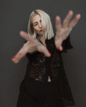 Susan Sideropoulos Instagram - „Steh zu dem was du fühlst.
Sag, was du denkst.
Sei, wer du sein willst.
Und lass die anderen denken, was sie wollen“

Deine Lebenszeit, deine Entscheidungen!

Einfach in LOVE mit jedem Bild aus meinem Shooting mit der großartigen @liesafuchsfotografie 📸 ❤️

#BeYou