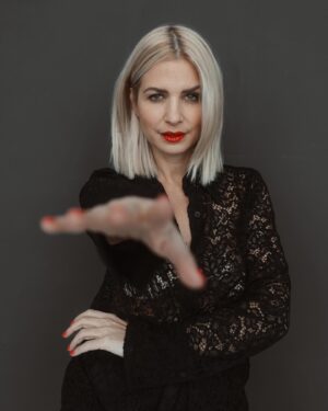Susan Sideropoulos Instagram - „Steh zu dem was du fühlst.
Sag, was du denkst.
Sei, wer du sein willst.
Und lass die anderen denken, was sie wollen“

Deine Lebenszeit, deine Entscheidungen!

Einfach in LOVE mit jedem Bild aus meinem Shooting mit der großartigen @liesafuchsfotografie 📸 ❤️

#BeYou