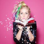 Susan Sideropoulos Instagram – Zum Jahresbeginn darf ich dir direkt eine Ladung Konfetti ins Leben pusten 🎉

Hast du Lust?
Bist du aus Berlin oder Umgebung? Dann würde ich mich mega freuen, wenn wir uns am Samstag den 6.Januar um 14 Uhr bei meiner exklusiven Lesung sehen📚

Und das in einem super schönen Ambiente.
Wir treffen uns im „Strandhaus Berlin“ Meinekestr.27, 10719 Berlin. 
Dort könnt ihr an dem Tag auch mein Buch erwerben und dazu noch tolle Klamotten 🥰

Es ist kostenfrei doch bitte hier  anmelden: 
berlin.strandhaus@adenauer.com
Es gibt nur eine bestimmte Gästeanzahl.

Bist du dabei? 
#SagEsWeiter 
#Lesung @adenauerundco 
#DasJahrBeginntLeicht
#photocredit @berndjaworekphoto 
#unbezahltewerbung #wegenmarkiweung