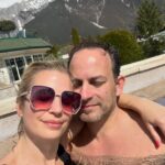 Susan Sideropoulos Instagram - Wir wünschen euch einen wundervollen (vielleicht auch so sonnigen) Sonntag, wie bei uns ☀️💛☀️💛☀️💛☀️💛☀️ Wir genießen unseren letzten Tag im Paradies, saugen alles noch mal auf und nehmen all die zauberhaften Eindrücke und GlücksMomente mit nach Hause 🙏🏻 Schick mir eine Sonne du Sonne☀️🥰 @alpenresortschwarz #💛 #dankbar