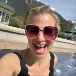 Susan Sideropoulos Instagram - Wir wünschen euch einen wundervollen (vielleicht auch so sonnigen) Sonntag, wie bei uns ☀️💛☀️💛☀️💛☀️💛☀️ Wir genießen unseren letzten Tag im Paradies, saugen alles noch mal auf und nehmen all die zauberhaften Eindrücke und GlücksMomente mit nach Hause 🙏🏻 Schick mir eine Sonne du Sonne☀️🥰 @alpenresortschwarz #💛 #dankbar