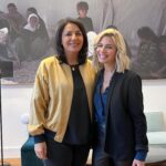 Susan Sideropoulos Instagram - Eine neue Podcast Folge mit @duzentekkal ❤️ “Für mich eines der inspirierendsten Frauen unserer Zeit” Düzen ist Menschenrechtsaktivistin, Journalistin, Kriegsberichterstatterin, Politikwissenschaftlerin, Autorin Filmemacherin und vor allem ist sie *Mensch*. Gemeinsam mit ihren Schwestern gründet Düzen die Menschenrechtsorganisation @hawar.help und die Bildungsinitiative @germandream.de , sie wird laut in der Welt, mischt die Politik auf und gibt Unterdrückten eine Stimme. Wer ist eigentlich Düzen Tekkal hinter all dem? Mit mir spricht sie ganz offen von Frau zu Frau. Ab heute gibt es die neue Folge überall wo es Podcasts gibt. #Podcast #LieblingsFrauen #producedBy @sentahood_official Mit jeder Folge gehen 1000 Euro gemeinsam mit @eaglescharity zugunsten der @die_arche #unbezahltewerbung #wegenmarkierung