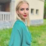 Susan Sideropoulos Instagram – „Dein Star – Dein Date“ 
Heute – 16.30 Uhr – @sat.1 
Und Online auch schon bei @joyn.de 💚💚💚

Hatten eine mega witzige Zeit gemeinsam, verrückte Dreharbeiten, coole Locations, tolles Team, super Wetter, Woche für Woche das schönste MakeUp @herr.pascal 💫

#HappySunday
#TeamHerz @marijkeamado 
@janinekunzeofficial #ThomasHermanns @sarah.bora.official @ekofreezy 
@actorsconnectionagency #unbezahltewerbung #wegenmarkierung