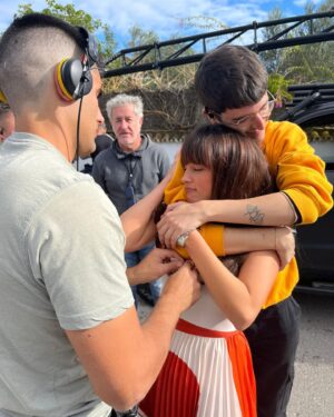 Susana Abaitua Instagram - 1 Típica foto de familia.
2 La familia adoptada de @amparopinnero después de acompañarnos durante el rodaje.
3 @mmaketti cuidándome siempre mucho.
4 Una vegetariana en Praga 🥴.
5 De excursión con mi @tomasbezanilla 
6 La MALDITA canción con la que acabamos soñando.
7 Típica actriz con su paraguas para no subir el Pantone.
8 Hola qué tal? Semana nocturna 6AM.
9 Sara/Susana todo se empieza a mezclar.
10 Los yates son realmente cómodos para rodar🤢.

Gracias a @mmaketti por este reportaje.