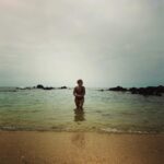 Susana Dias Ramos Instagram - Aiiiii migles 😋 comecei o dia a falar da praia e bateu-me uma saudade!!!! Da areia pelo ar.. da água gelada… do T4 que a gente monta… Alguém dá as gotas ao S. Pedro?! É que ele nao sabe a quantas anda!!!! #leçadapalmeiraterramaisbonitadeportugal