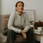 Susana Dias Ramos Instagram - As segundas são um dos dias mais desafiadores da semana! A agenda está carregada e as novas consultas acumulam-se aqui. Basta um atraso de 10 minutos e já não consigo acompanhar o ritmo! Mas é às segundas que mais sorrio… As segundas trazem-me novas histórias, novas oportunidades, novos desafios. Novos abraços! O meu consultório é um templo de amor, onde tenho a certeza que recebo muito mais do que dou! ❤️ Obrigada 🙏🏽 @barbara.p.vaz