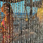 Susana Dias Ramos Instagram - “Todos os amores são conchas vazias, todos os corações um dia são partidos. Mas quando a gente encontra alguém pra deitar do nosso lado e contar estrelas com a gente, é como se uma pérola só nossa brotasse dentro da concha e fizesse a gente esquecer o escuro e a solidão. Eu sei que você tem medo e eu também tenho, mas a vida veio pra ser vivida e, se um dia roubarem a sua pérola tenha apenas uma certeza: você não vai morrer e quando menos esperar outra pérola nasce. O nosso amor é burro, mas é bom. Quem escolhe se esconder dele por segurança não se machuca, é fato, mas também nunca conta estrelas de madrugada e nem, no final da vida, tem um colar de lembranças para contar.” Rani Ghazzaoui