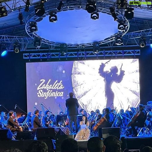 Susana Zabaleta Instagram - 🎼 Qué fantástico concierto el de anoche en #Comitán, con #ZabaletaSinfónica. Me acompañó la @osch_oficial, ¡qué talentos! 🙌🏻 Seguiré recorriendo el país con sus orquestas.
