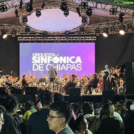 Susana Zabaleta Instagram - 🎼 Qué fantástico concierto el de anoche en #Comitán, con #ZabaletaSinfónica. Me acompañó la @osch_oficial, ¡qué talentos! 🙌🏻 Seguiré recorriendo el país con sus orquestas.
