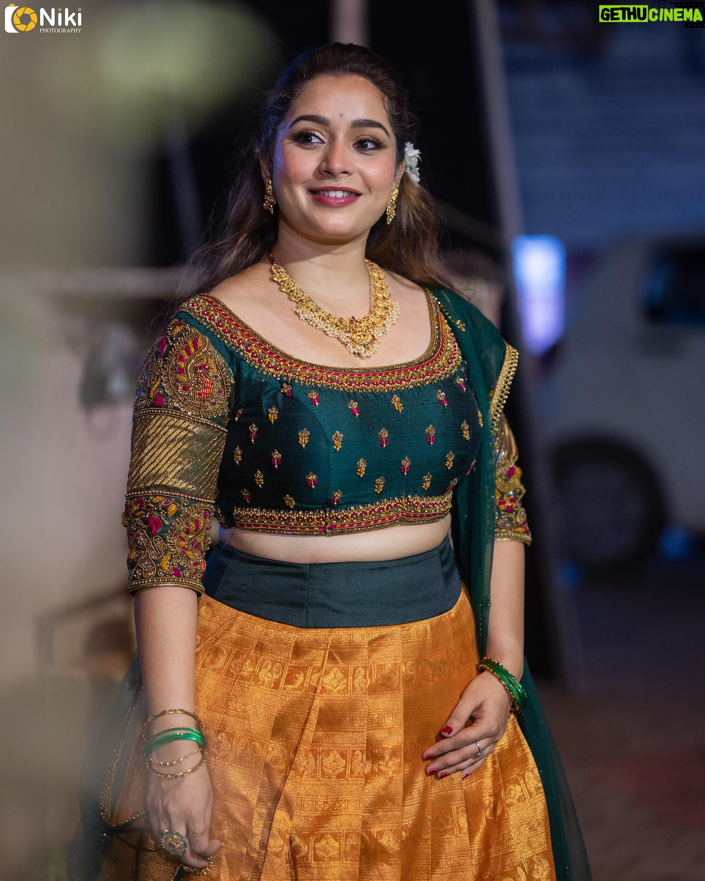 Sushma Nair - 1.2K Likes - Bridal dhavni set from @savinidii_official
📸 @_niki_photographyy
Love the intricate work made on this beautiful blouse, the whole combo is an eye catcher 🥰💯
#dhavni #blouse #saree #tamil
