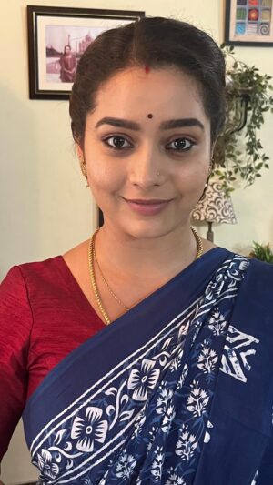 Sushma Nair Instagram - Idhu unga kadhai, every household can relate to our Budget Kudumbam 
Written by @padmavathy_writer 
Produced by @vikatan_tv 
Directed by @directorindrasakthivel 
Costar @kurinjii 

We need all your support and love ❤️

#budgetkudumbam #ddtamil #ddpothigai #vikatan #comedy
