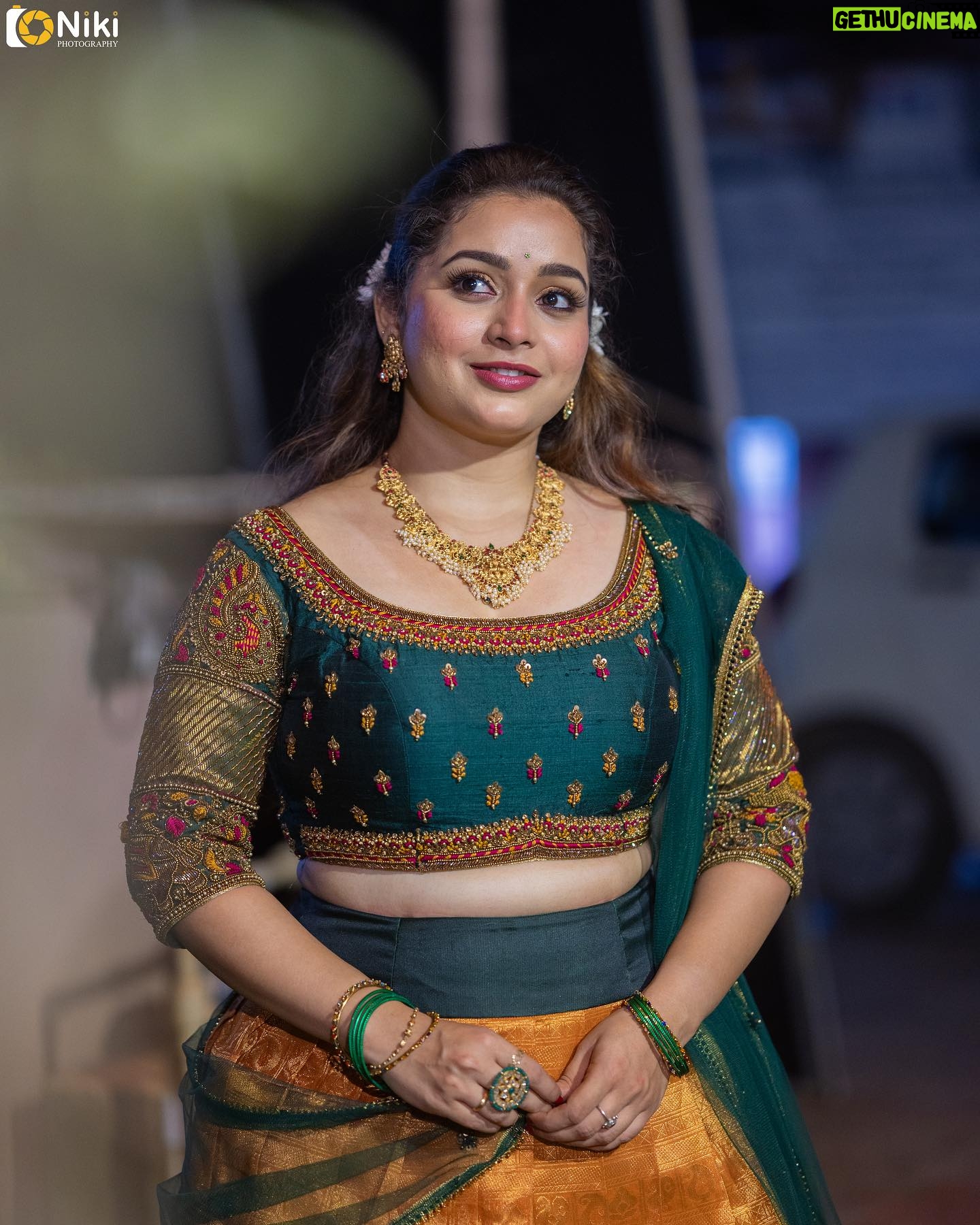 Sushma Nair - 1.2K Likes - Bridal dhavni set from @savinidii_official
📸 @_niki_photographyy
Love the intricate work made on this beautiful blouse, the whole combo is an eye catcher 🥰💯
#dhavni #blouse #saree #tamil