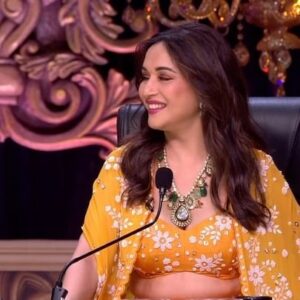 Sushrii Shreya Mishraa Instagram - Special guests aur extra special performances ke saath aa raha hai Dance Deewane banaane aapka weekend mazzedaar! 💃🤩 Dekhiye #DanceDeewane, har Sat-Sun raat 9:30 baje, sirf #Colors aur @officialjiocinema par. @madhuridixitnene @suniel.shetty @bharti.laughterqueen @aaysharma @sushrii