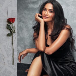 Sushrii Shreya Mishraa Instagram - God,goals,growing,glowing 🌹💫
.
@priyankknandwana @gayetrichakravarthy @kavita.gour.184 ♥️