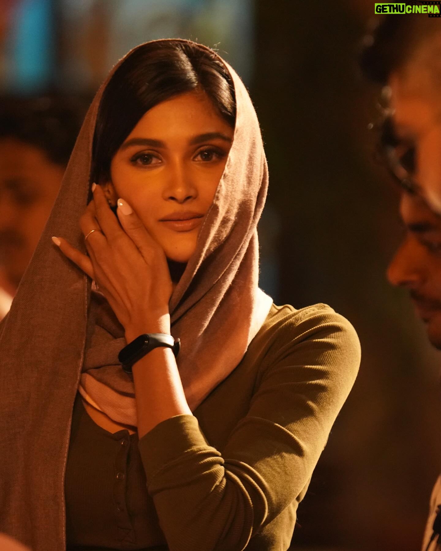 Sushrii Shreya Mishraa Instagram - This one’s to the silent hero’s where I Learnt to bring myself to the table,who’s brought out the best in me and where I learnt to brush off my bruises like dust ✨ To best director @karanlalitbutani ,the kindest DOP @dop_reddy and the coolest action masters @vikramdahiya707 @dineshsubbarayan and the bestest team of the incredibly talented stuntmen who taught me more about life,passion and humility ♥️ . #Ruslaan #GratitudePost ✨