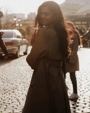 Sushrii Shreya Mishraa Instagram - It’s was/is and always will about people.Passionate,enthusiastic,magnetic energies coming together to make nothing but magic ❤️🎞️✨
Started with nothing but faith and now my heart’s so full of gratitude and more gratitude 🧿
.
#AS04 #MagicInMaking 💫🎬