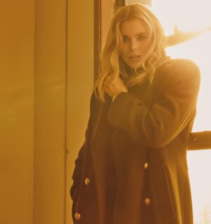 Susie Abromeit Instagram - 🧥🕵️