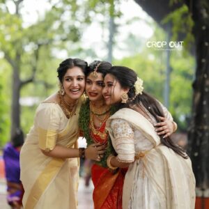 Susmitha Prabhakaran Instagram - ❤️😘
. 
. 
. 
📸 @shaha_khan_photography
.
.
.
.
. 
#guruvayoorambalanadayil
#cuzins #friends #love #photography
#friendsforever