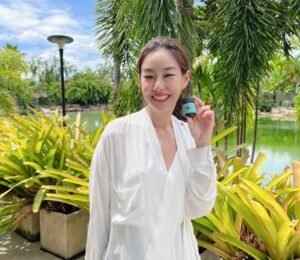 Suttatip Wutchaipradit Instagram - The greatest gift of life is friendship.🤟🏻