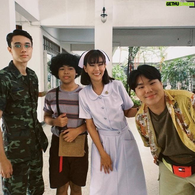 Suttatip Wutchaipradit Instagram - ❤️ฉันจะจำเธอไปในแบบนี้ จำความรู้สึกนี้ 🌻ชอบการได้มากองนี้มากกกค่ะ ทุกคนในบ้านมีเอเนจี้น่ารัก สนุก อบอุ่นแบบพ่อแม่พี่น้องมากๆ ขอบคุณพี่แหม่ม พี่แอ๊ะ ป้าแจ๋ว และพี่บั๊มที่ให้โอกาสแอมแปร์ได้มาอยู่ในบ้าน #ขวัญฤทัย #ขวัญฤทัยep14 ปล.คิดถึงเสียงป้าแจ๋วด้วยค่ะ 5555 ตอนนี้ดูซีรีส์เกาหลีเรื่องอะไรอยู่คะ?