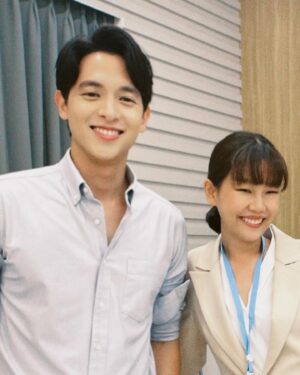 Suttatip Wutchaipradit Instagram - ❤️ฉันจะจำเธอไปในแบบนี้ จำความรู้สึกนี้ 
🌻ชอบการได้มากองนี้มากกกค่ะ ทุกคนในบ้านมีเอเนจี้น่ารัก สนุก อบอุ่นแบบพ่อแม่พี่น้องมากๆ ขอบคุณพี่แหม่ม พี่แอ๊ะ ป้าแจ๋ว และพี่บั๊มที่ให้โอกาสแอมแปร์ได้มาอยู่ในบ้าน #ขวัญฤทัย  #ขวัญฤทัยep14 
ปล.คิดถึงเสียงป้าแจ๋วด้วยค่ะ 5555 ตอนนี้ดูซีรีส์เกาหลีเรื่องอะไรอยู่คะ?