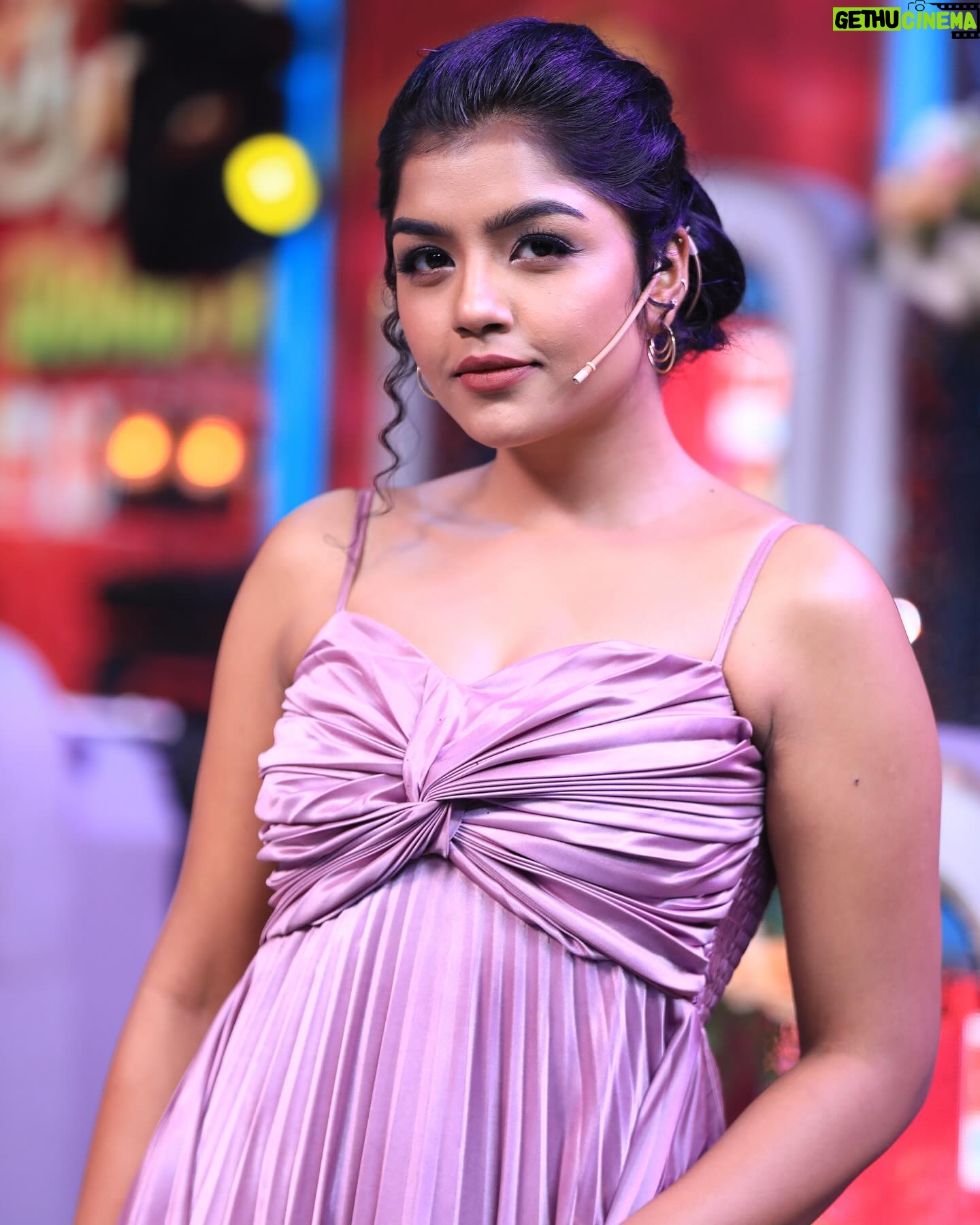 Suveta Shrimpton Instagram - Chase your dreams in high heels✨ 📷 @s.a_arun_ . . . #photoshoot #sareelove #instagood #instadaily #photooftheday #trending #suvetashrimpton #suvetashrimpton❤️