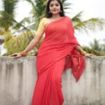 Suveta Shrimpton Instagram - Making waves wherever I go 🌊🤗 . . . . . . #photoshoot #sareelove #instagood #instadaily #photooftheday #trending #suvetashrimpton #suvetashrimpton❤️❤️❤️