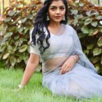 Suveta Shrimpton Instagram - On a mission to shine ✨ 📷 @doodle_phootography Hairdo @sha_cin_makeover . . . #photoshoot #sareelove #instagood #instadaily #photooftheday #trending #suvetashrimpton #suvetashrimpton❤️❤️❤️